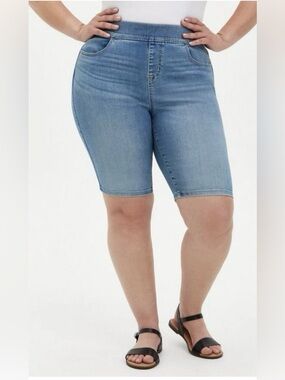 Torrid Lean Jean Bermuda Stretch Shorts size 6